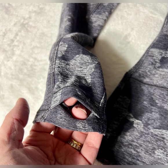 Lululemon On Repeat Rulu Hoodie Camo 4 - Picture 6 of 7